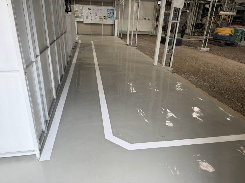 工場床の改修工事 床面と区画線